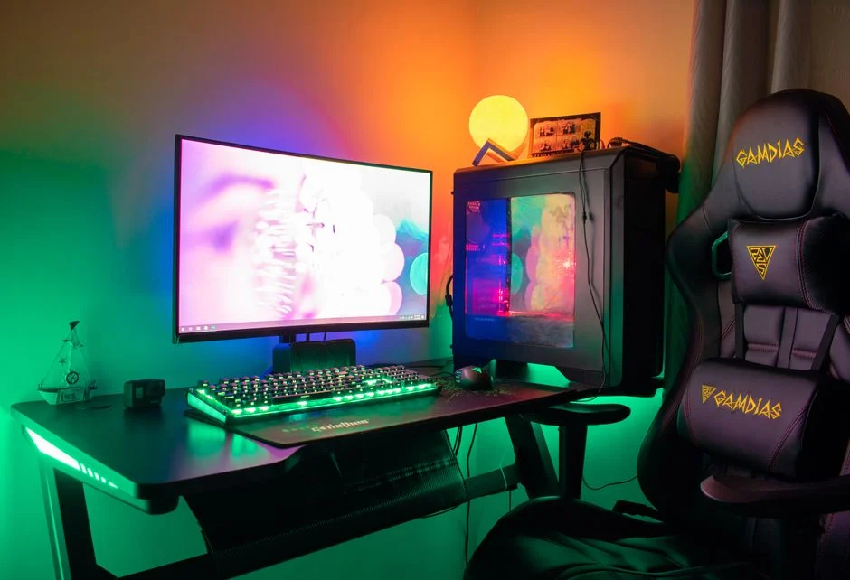 Pencahayaan RGB yang dinamis dapat meningkatkan pengalaman gaming yang lebih imersif.