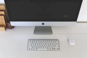 Windows di laptop lama lemot? Ini alternatif Linux ringan yang bisa kamu coba