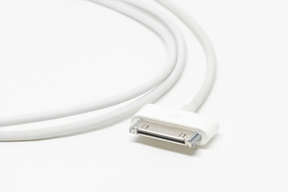 Hindari menarik kabel dari bagian tengah untuk mencegah kerusakan internal.