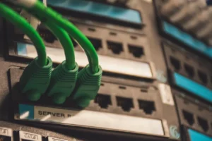 Mitos vs Fakta: Benarkah Pakai Wifi Publik Berbahaya?