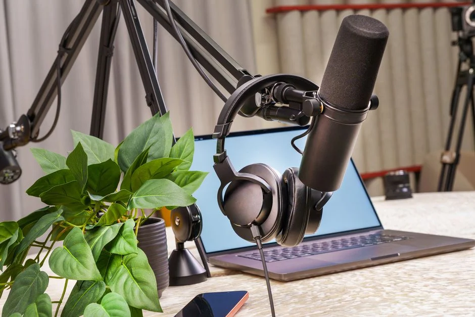 10 Headphone Terbaik untuk Konten Kreator di Tahun 2026