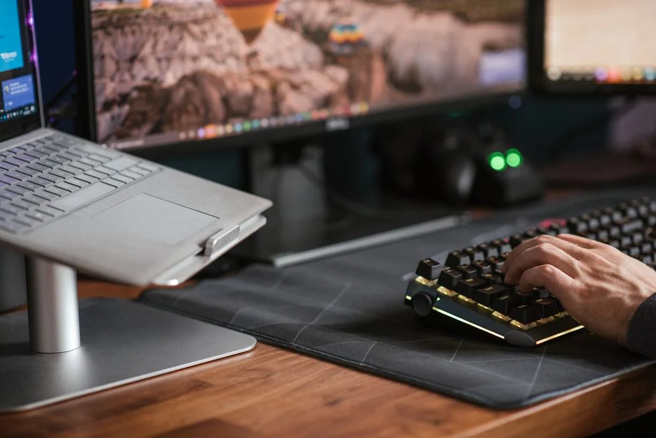 Berbagai pilihan keyboard yang dirancang untuk meningkatkan produktivitas dan kenyamanan kerja harian.