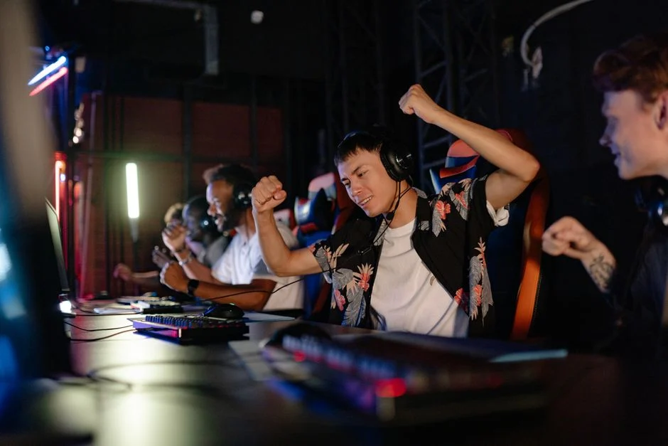 Pencahayaan smart strip dapat meningkatkan imersi dalam setup gaming.