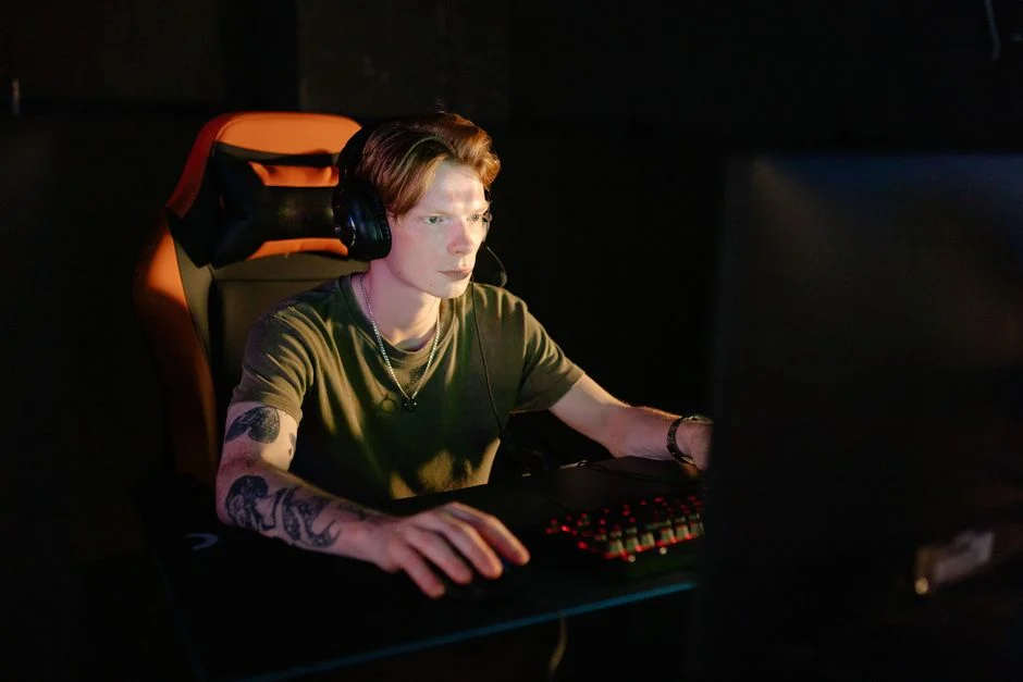 Setup gaming dengan kabel ethernet untuk koneksi yang stabil.